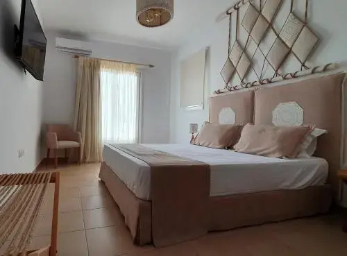 Sarakiniko Rooms