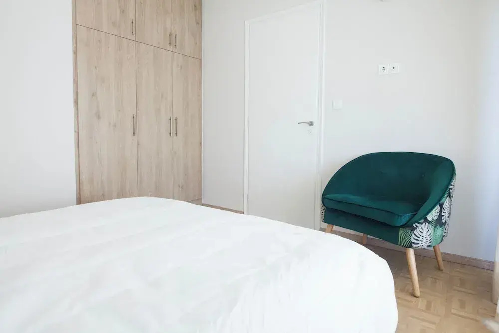 Modern 1 Bd Balcony Apt in Kato Patisia