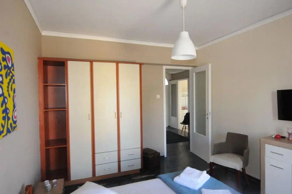 Kinetta Apartments