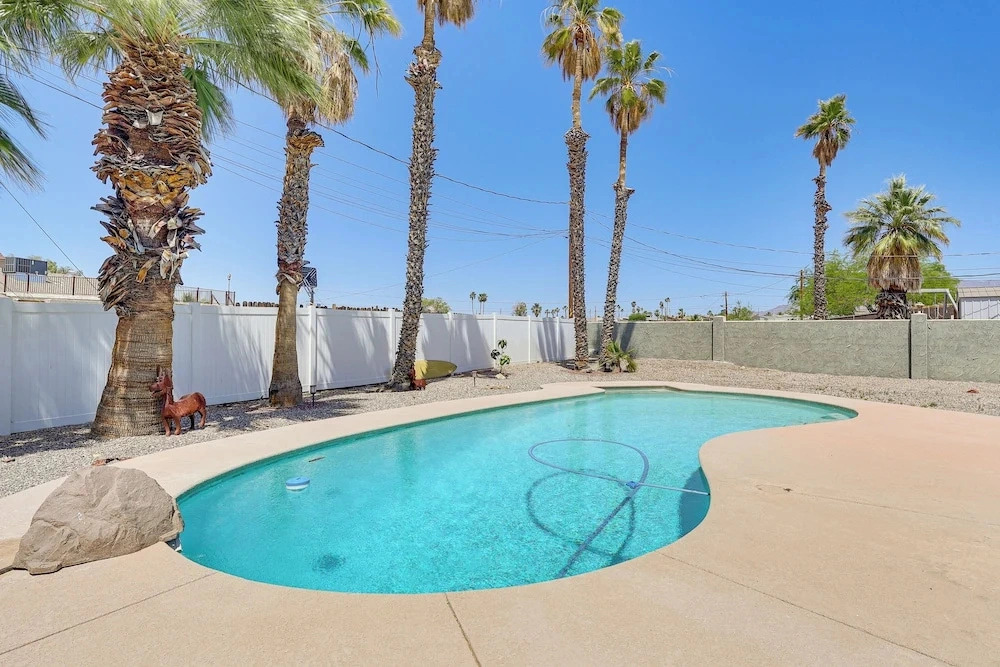 Desert Retreat Near Lake Havasu w/ Backyard Oasis