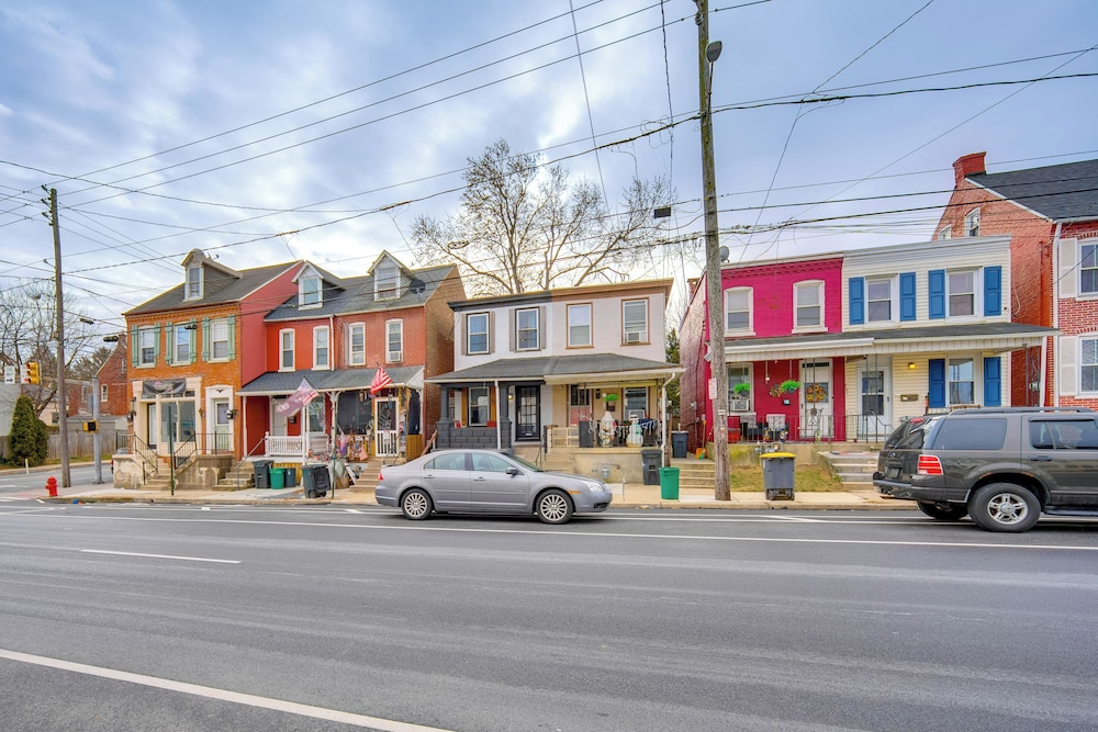 WFH Space & Yard! Walkable Lancaster Row Home