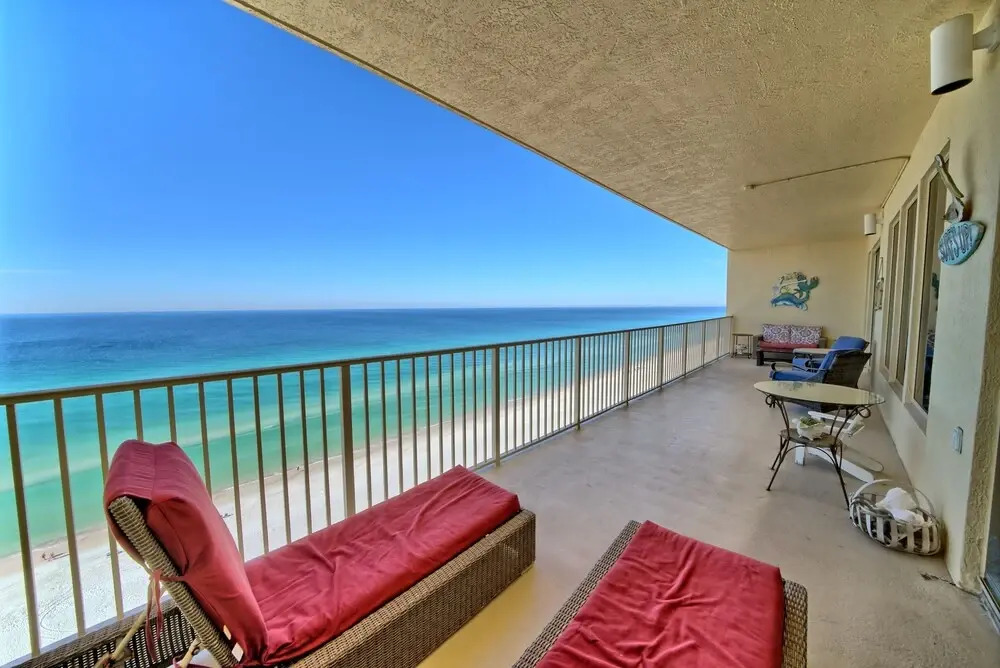 Cozy Oceanfront Condo with Beachside Pool - Unit 1602 by RedAwning