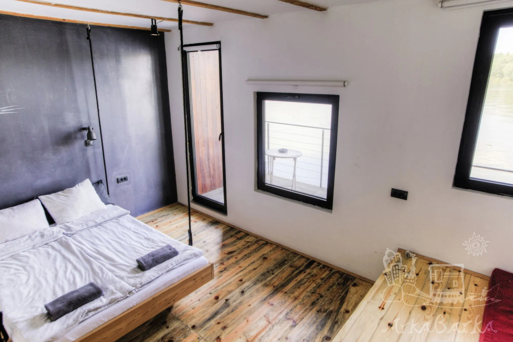 ArkaBarka Floating Hostel