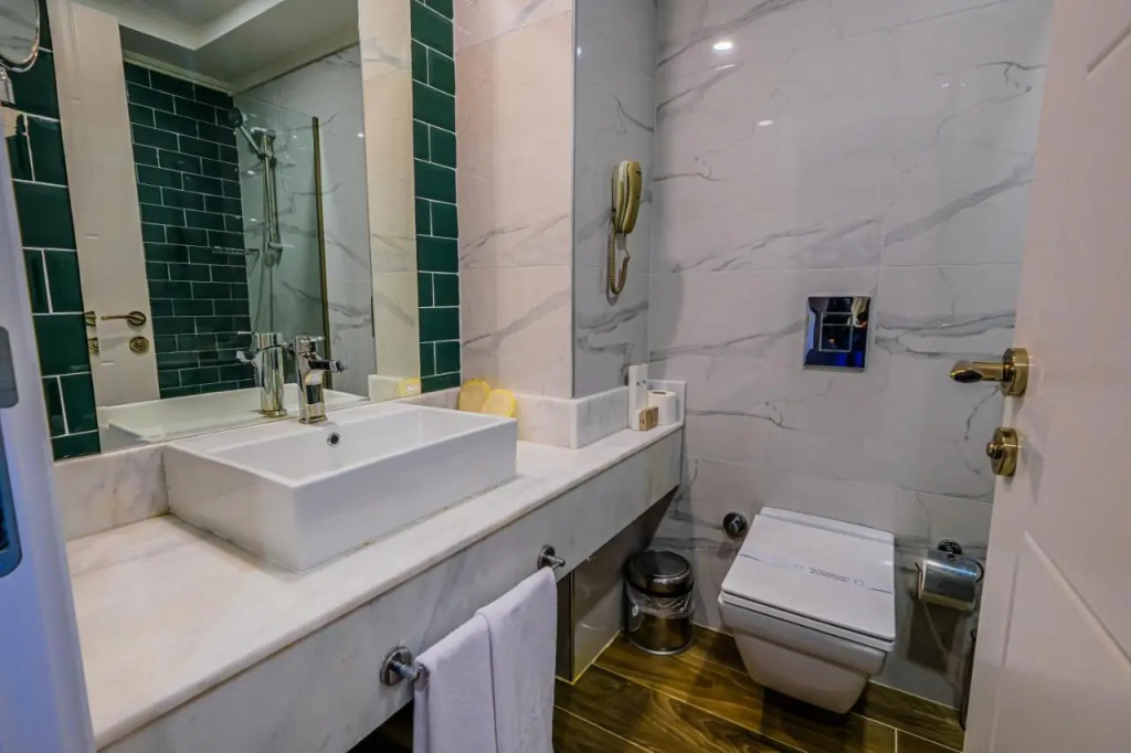 Feniks Priority Hotel