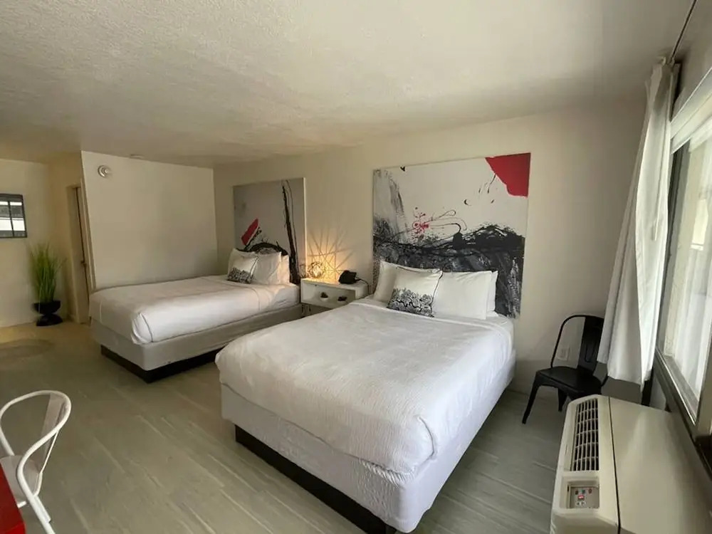 Newly Room in cozy hotel with Super location to the Parks