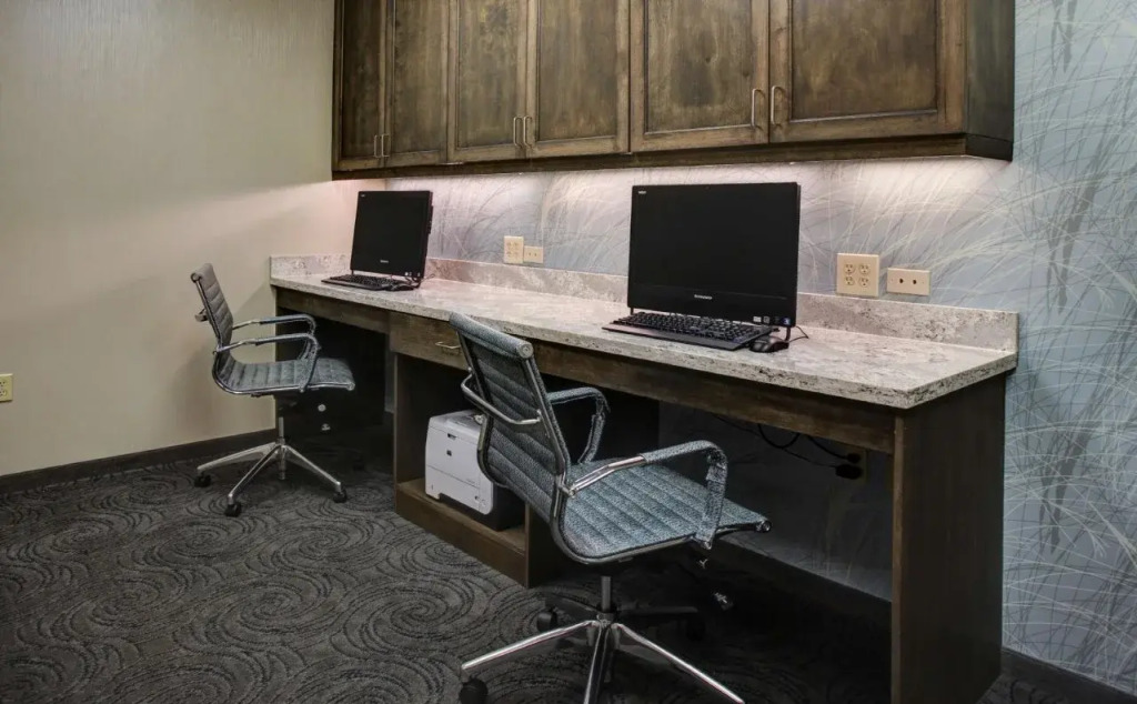 Hampton Inn & Suites at Lake Mary Colonial Townpark
