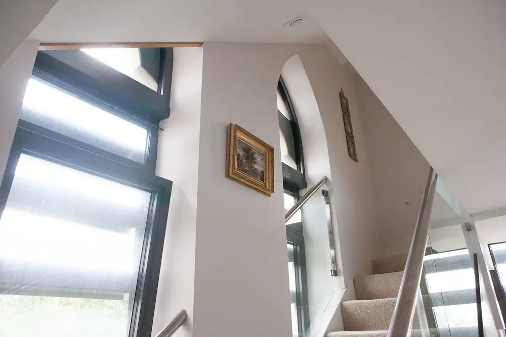 Modern 1 Bedroom Flat in Converted Church