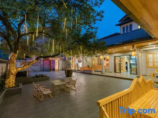 Mount Emei Jiuyue Homestay (Emeishan Scenic Area Zero Kilometer Branch)