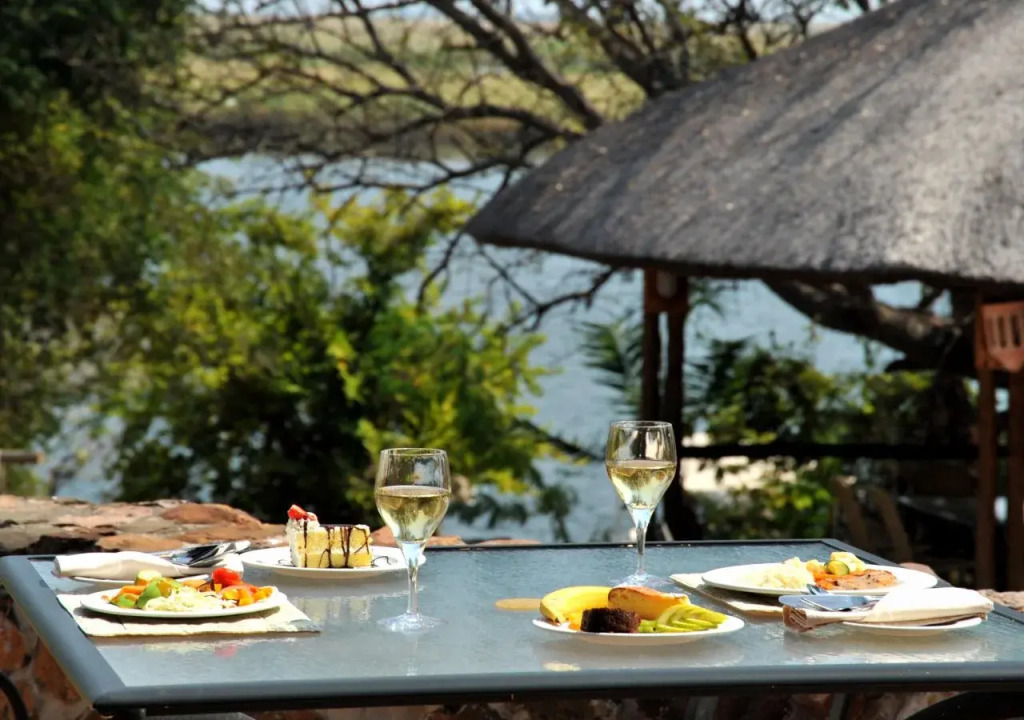 Cresta Mowana Safari Resort & Spa