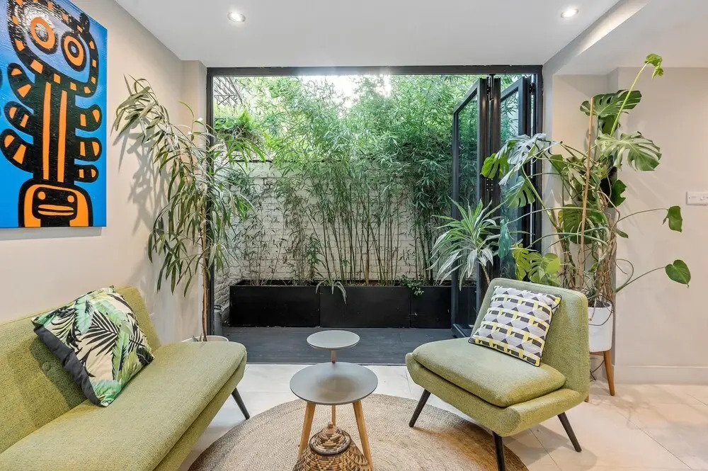 Central London 3-bed Apt, Sleeps 6, 3 Mins to Tube