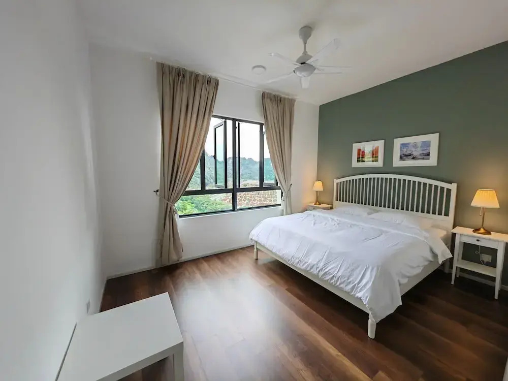 Mountain & Theme Park Views' Cozy Suite