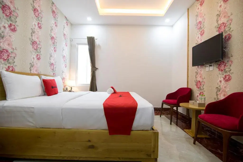 Silk Hotel near Tan Son Nhat Airport