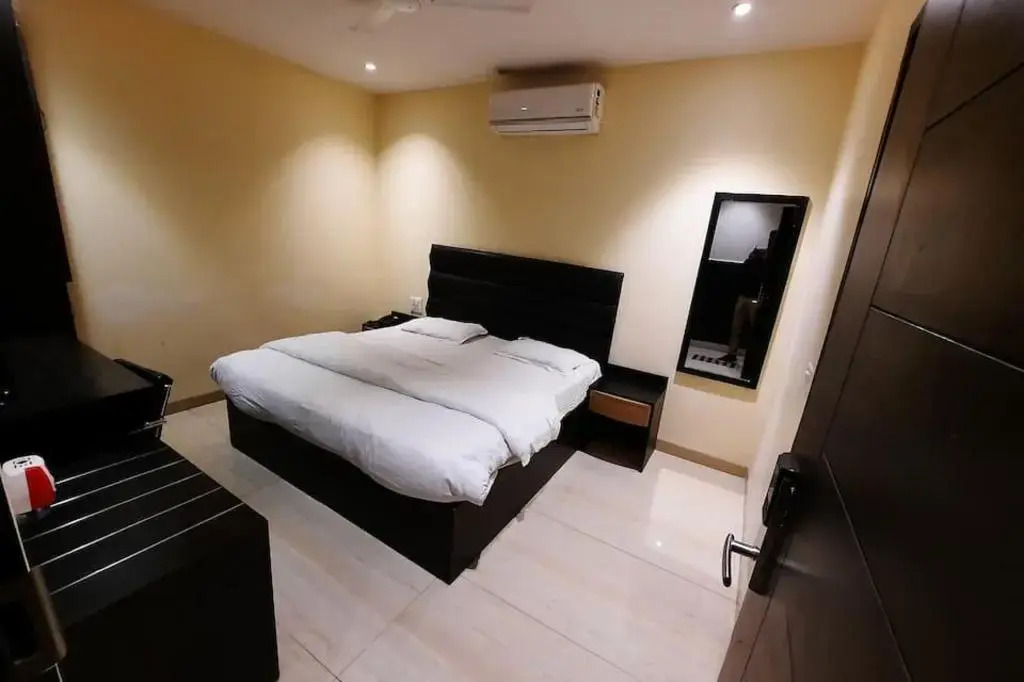 Solitaire Hotel