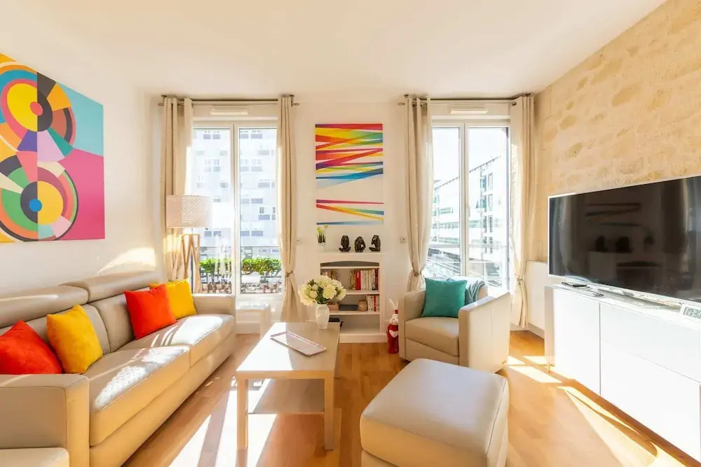 Bright and Colourful Apartment in the City Centre