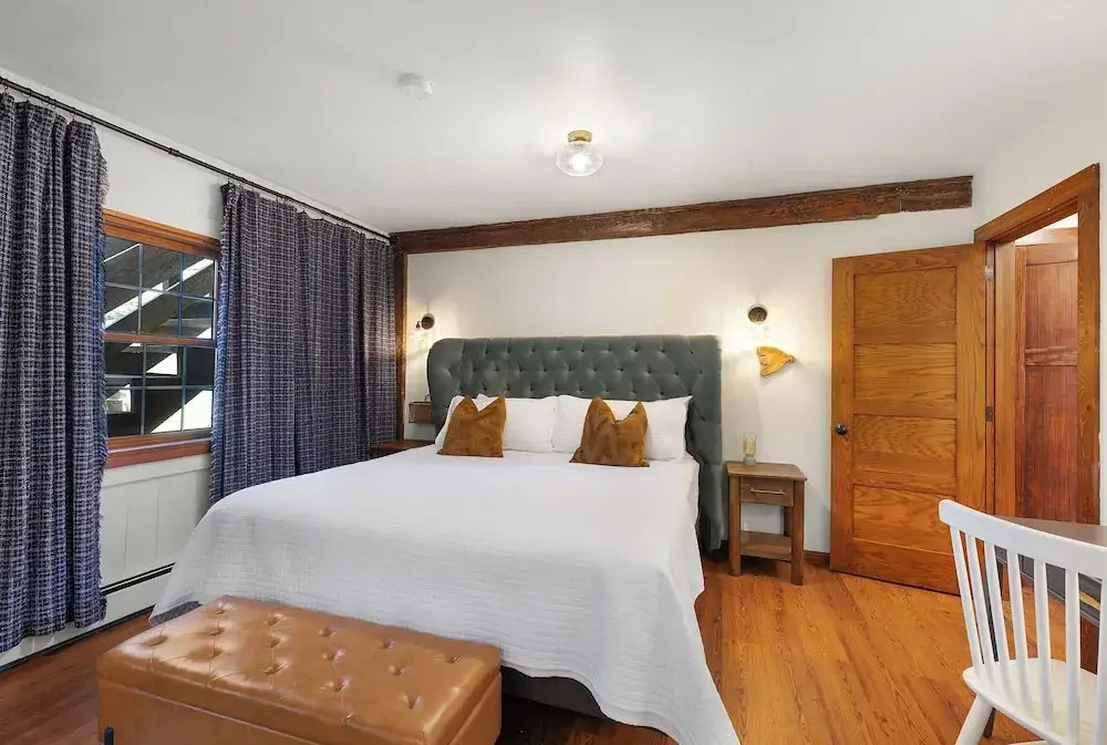 Phoenicia Lodge