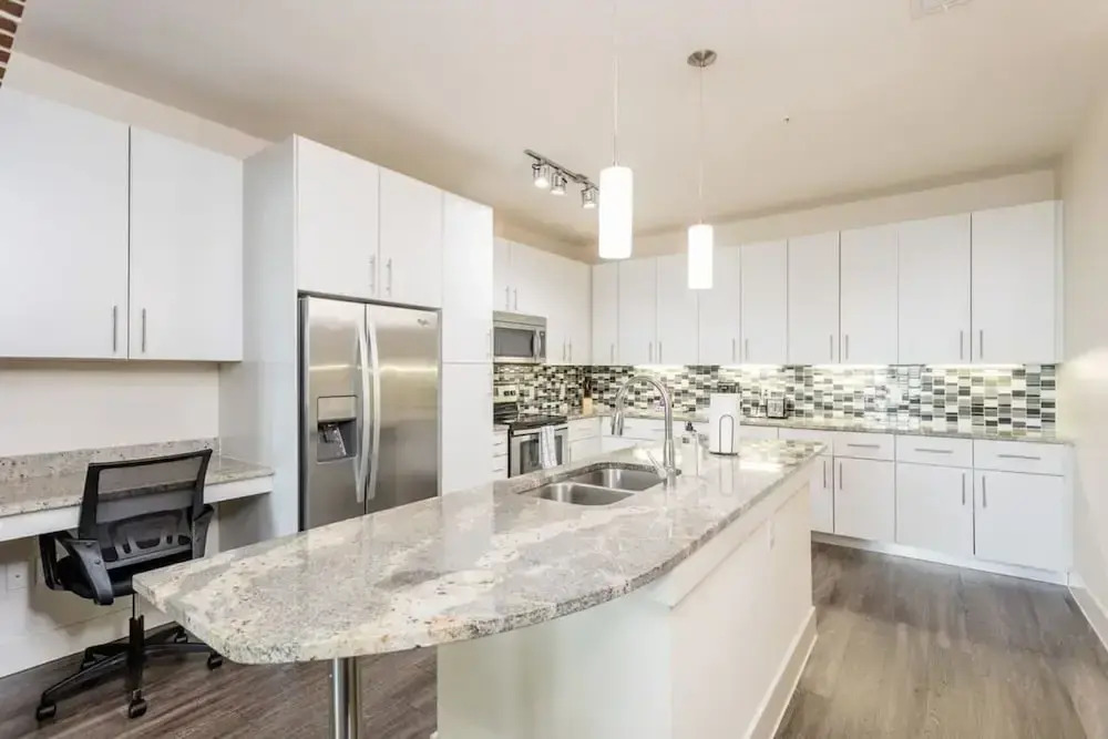 Renew Tanglewood 3-bedroom in Uptown Houston