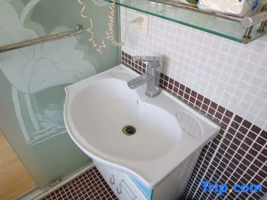 99 Preferred Hotel (Shanghai Baoshan Baoan Highway Subway Station Fishery West Road Branch)