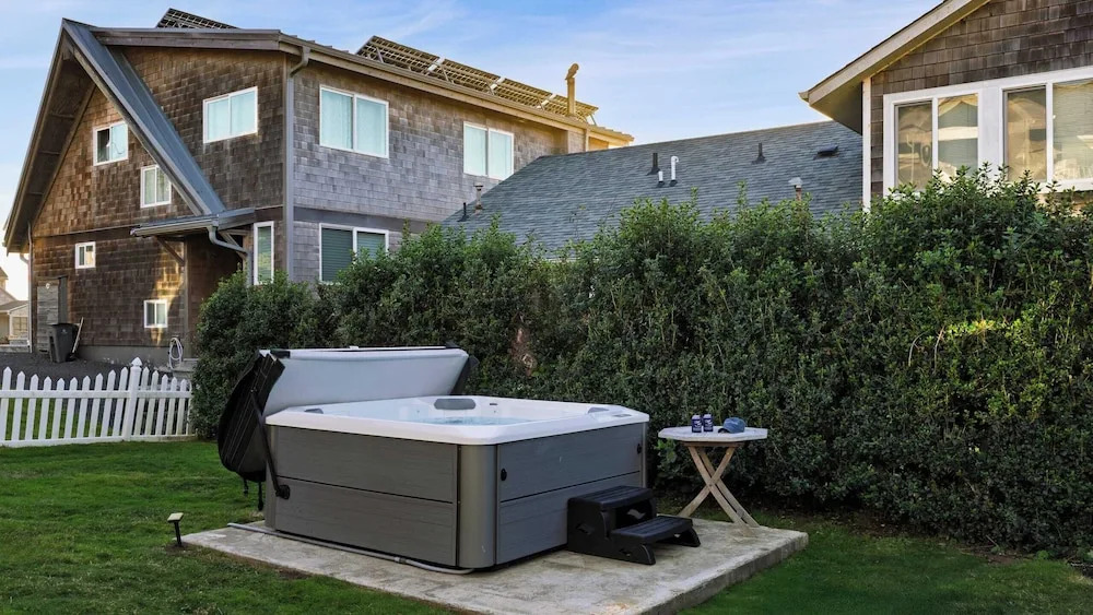 Beachside Retreat w/ Hot Tub, Balcony Dining & Blue-ceiling Charm Sea Cured by Avantstay