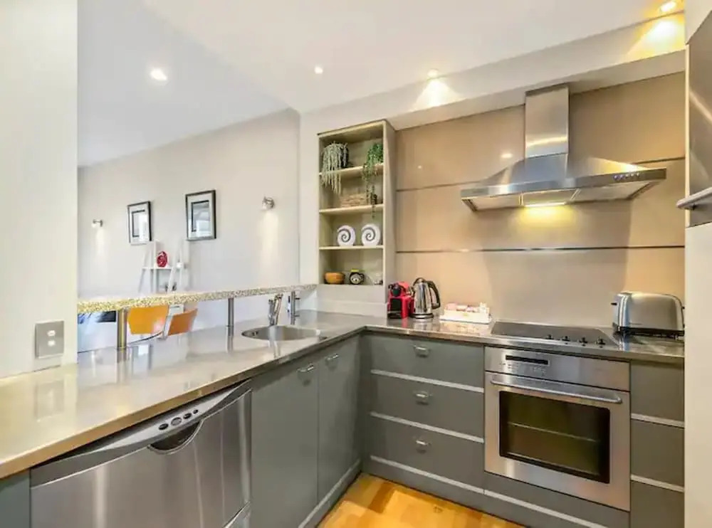 Enormous CBD 1BR Unit w/ Parking by Zodiak Stays