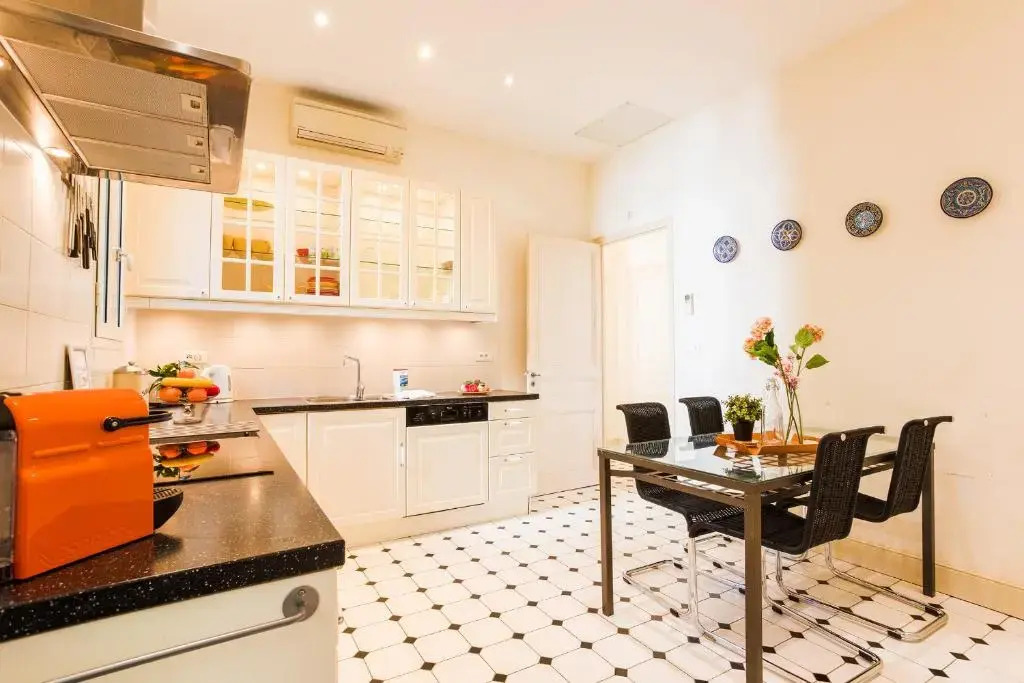 Villa la Pescade by Riviera Holiday Homes VI4257