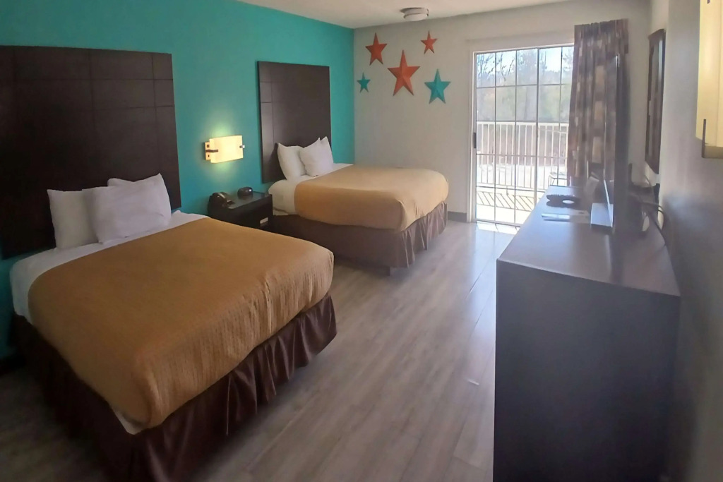 Howard Johnson by Wyndham Branson Theatre District