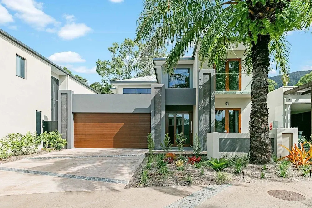 Esprit 10a Palm Cove