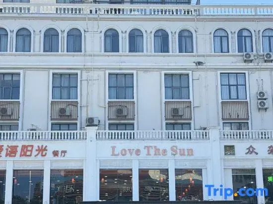 Lavender Hotel (Sanya Bay Coconut Dream Corridor Pedestrian Street Store)