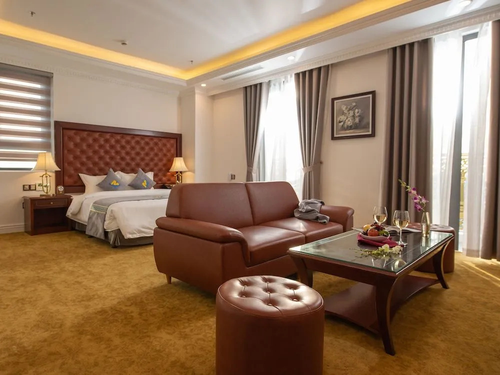 THE SHINE HOTEL