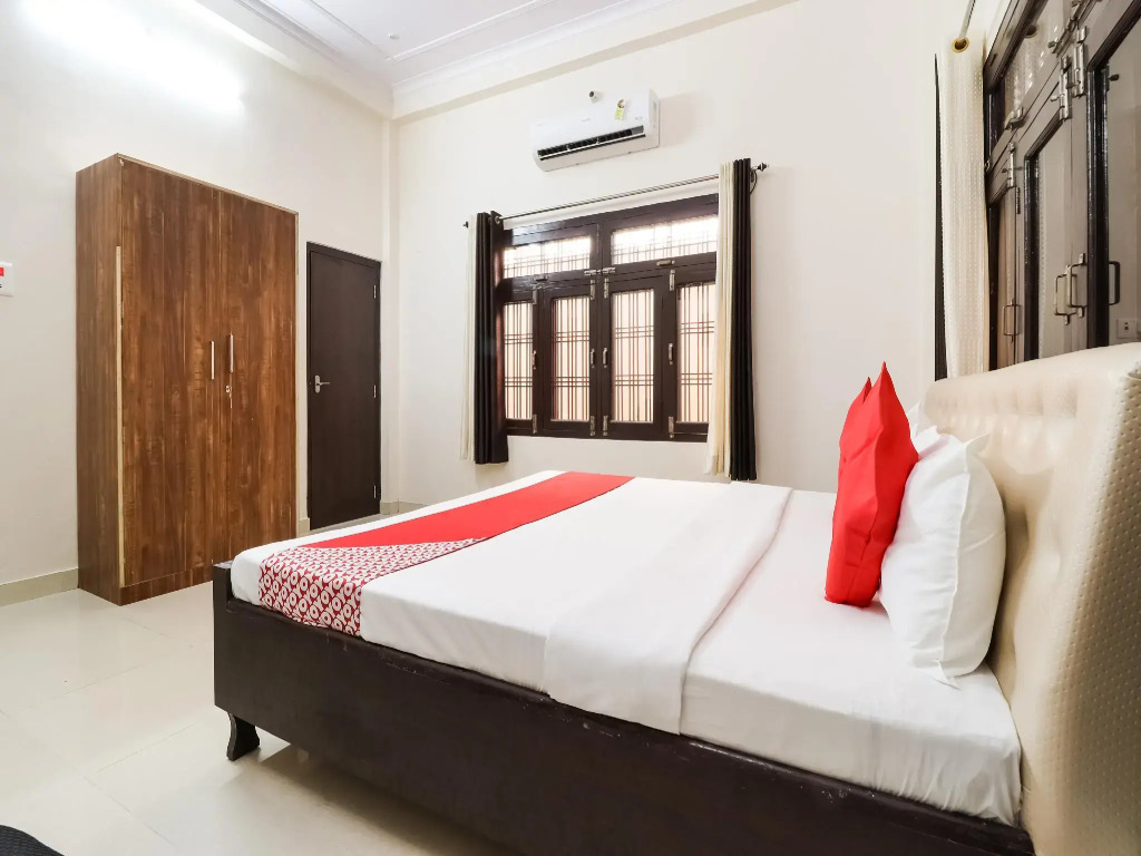 OYO Flagship 45992 Hotel Royal