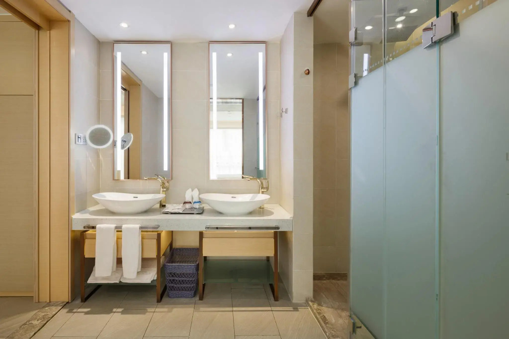 Lavande Hotel Longchuan East