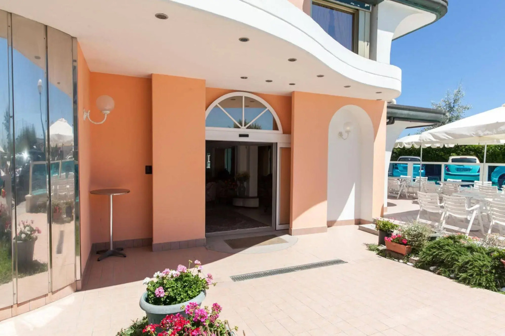 Mayflower Beach Hotel