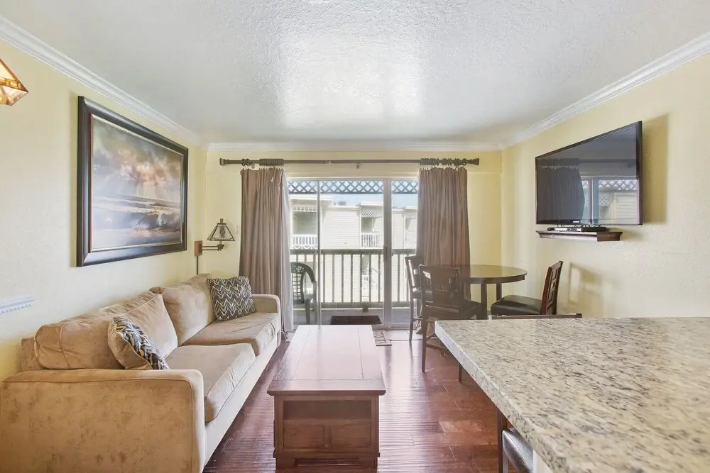Victorian Escape - Serene Condo With Beach Views 1 Bedroom Condo by Redawning