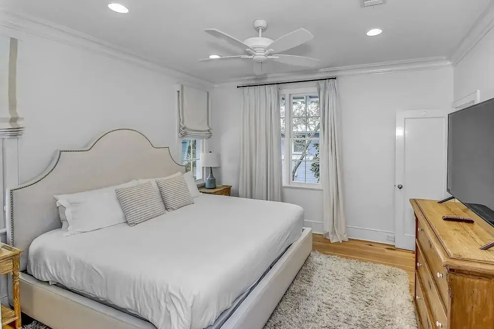 Beautifully Remodeled "taste & Sea" 3br/3.5ba Steps From Beach/pools optional Carriage 3 Bedroom Cottage by RedAwning