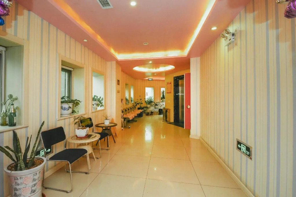 Renqiu Yueheng Business Express Hotel