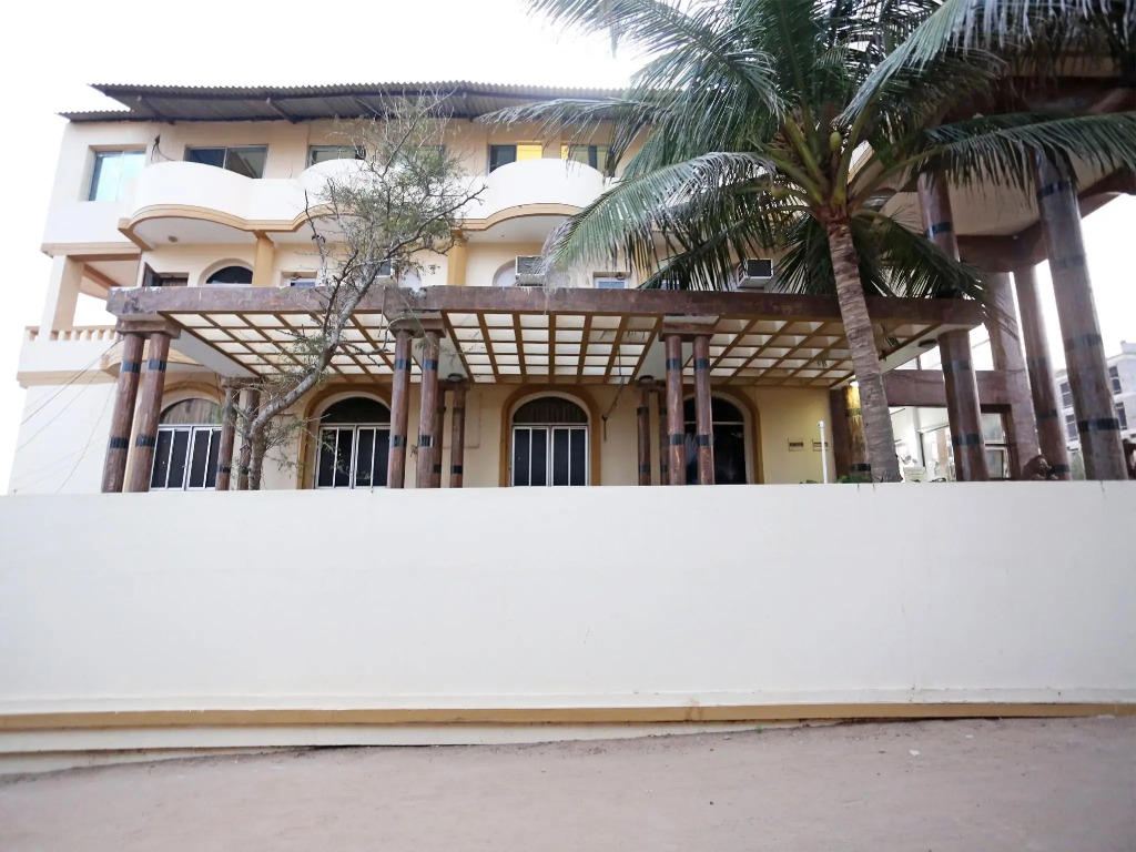 OYO Capital O 5879 Radha Damodar Residency