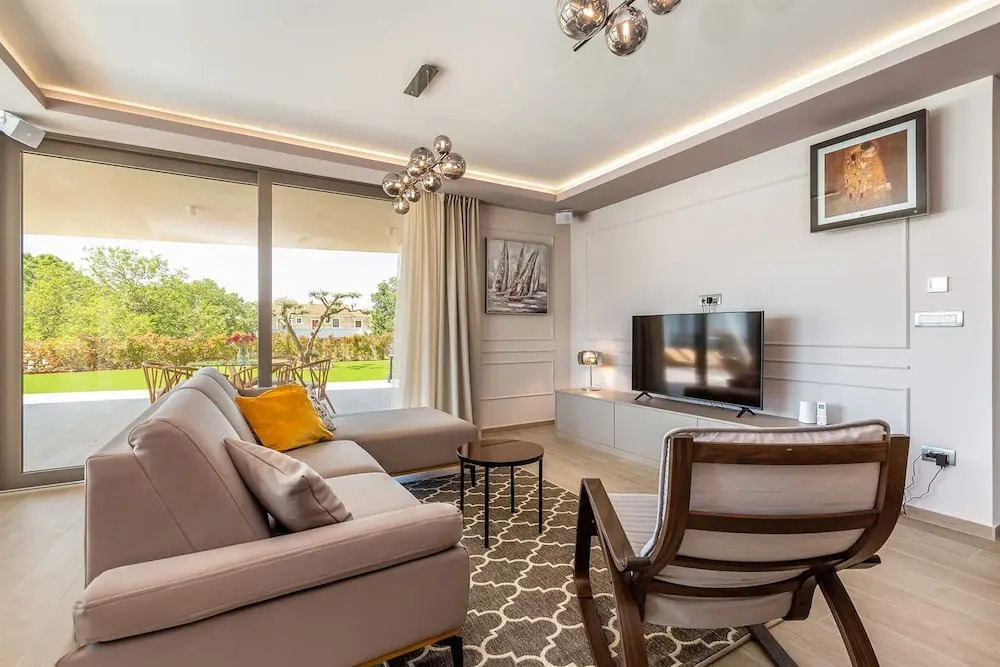 Villa VISTA with private pool and sauna