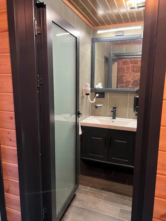 Ayder Vanak Stone Suites