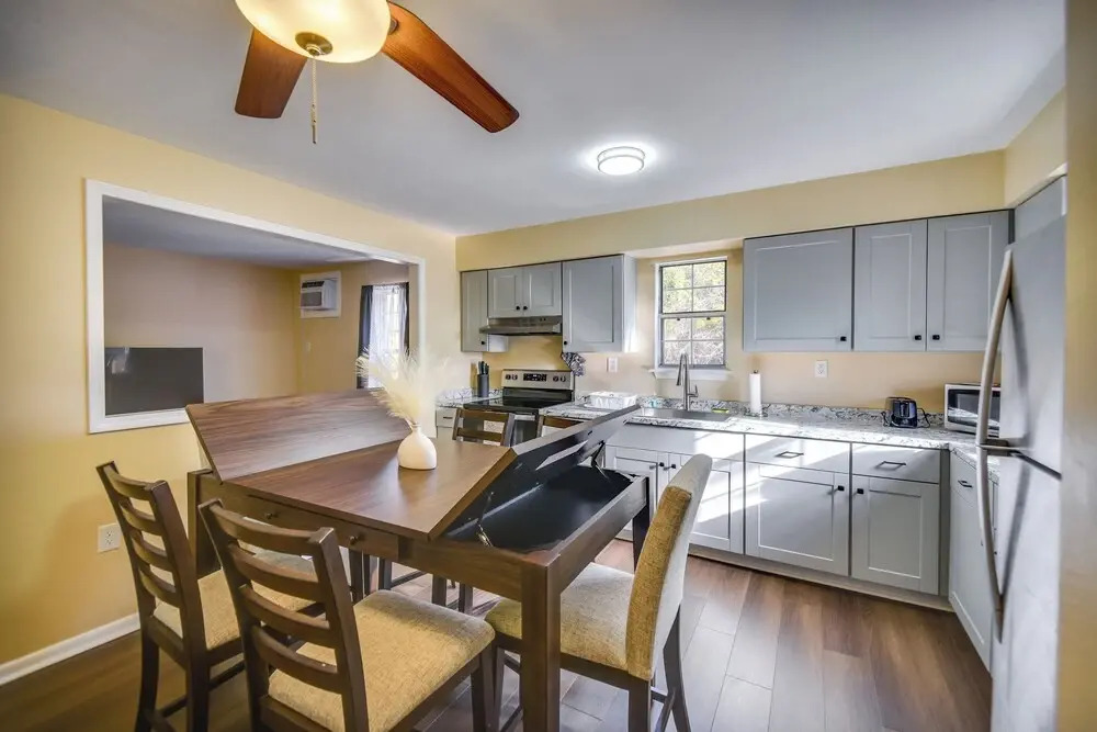 < 1 Mi to Beach! Quaint Norfolk Duplex w/ Yard