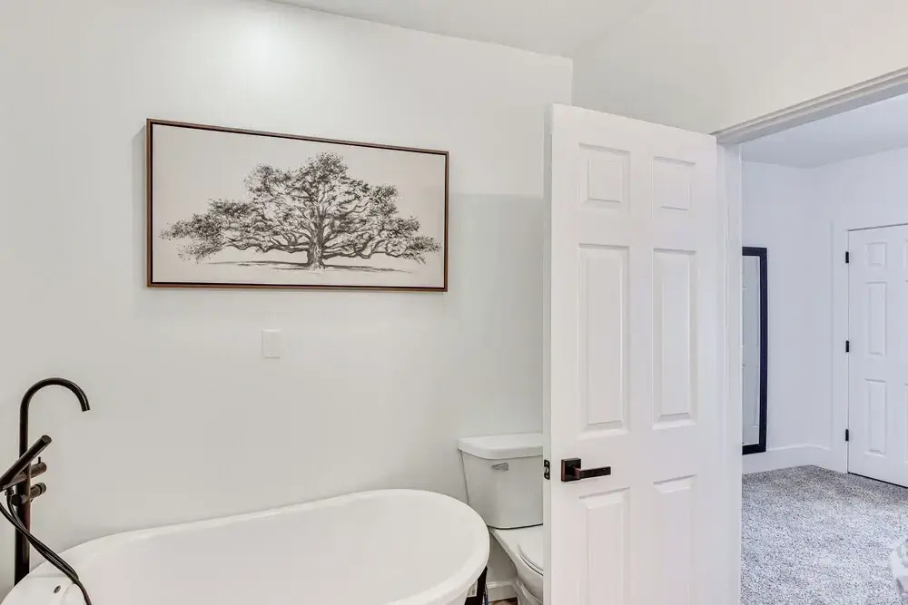 <1 Mile to Downtown South Bend: Dog-friendly!