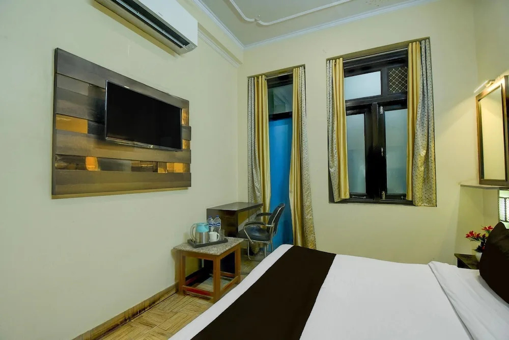 Deluxeaishwarya Inn