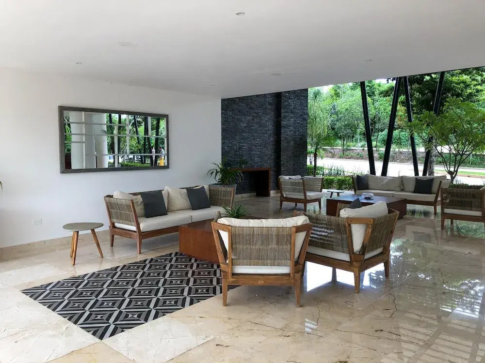 Lovely Charming Condo With Balcony and Great Pool Facilities