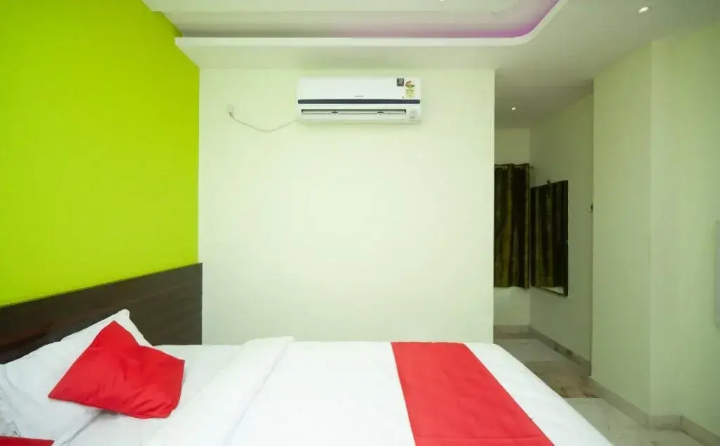 Sri Kumaran Residency By OYO Rooms
