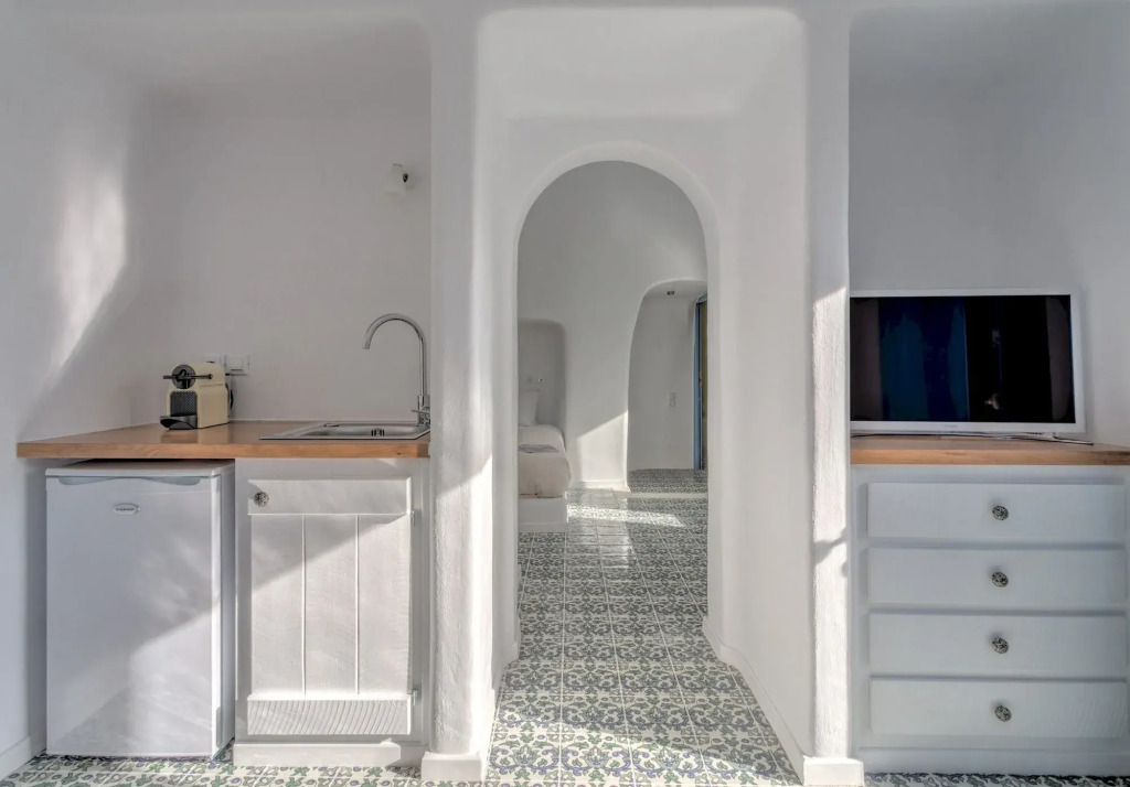 Luna Santorini Suites