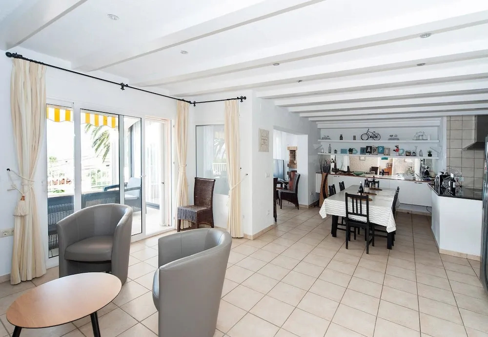 Villa With 5 Bedrooms in El Mas Fumats, With Private Pool, Enclosed Ga