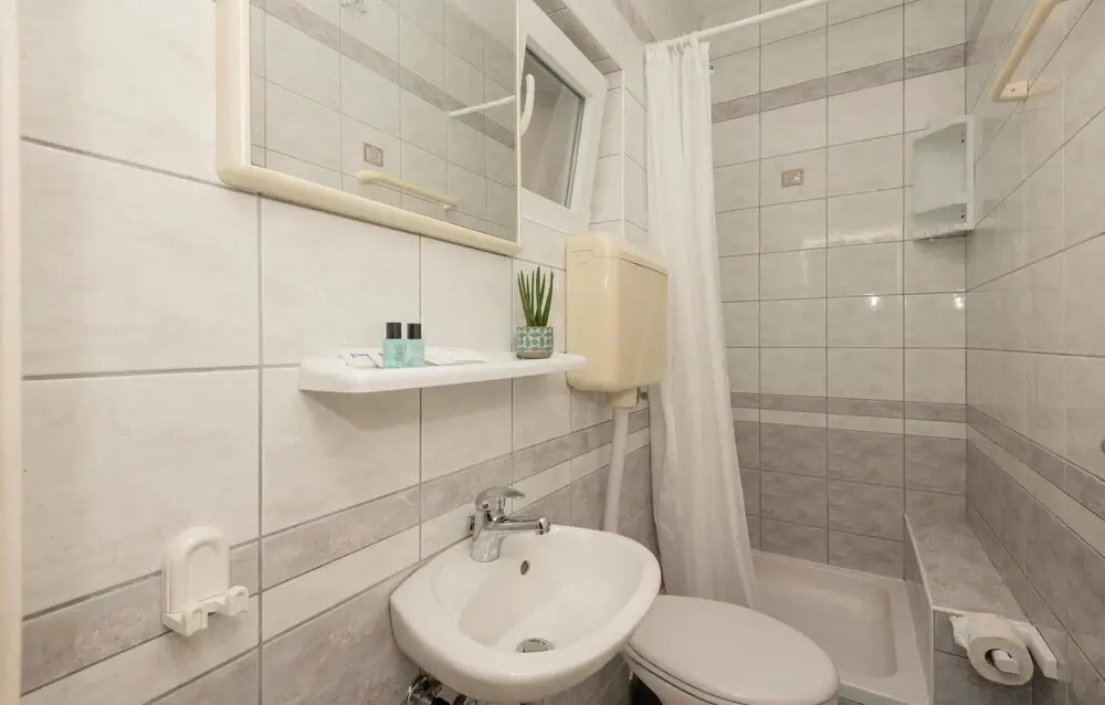 Awesome Home in Makarska With Wifi and 3 Bedrooms