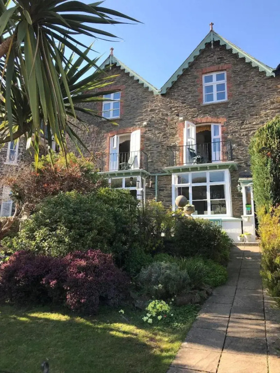 Lee House
