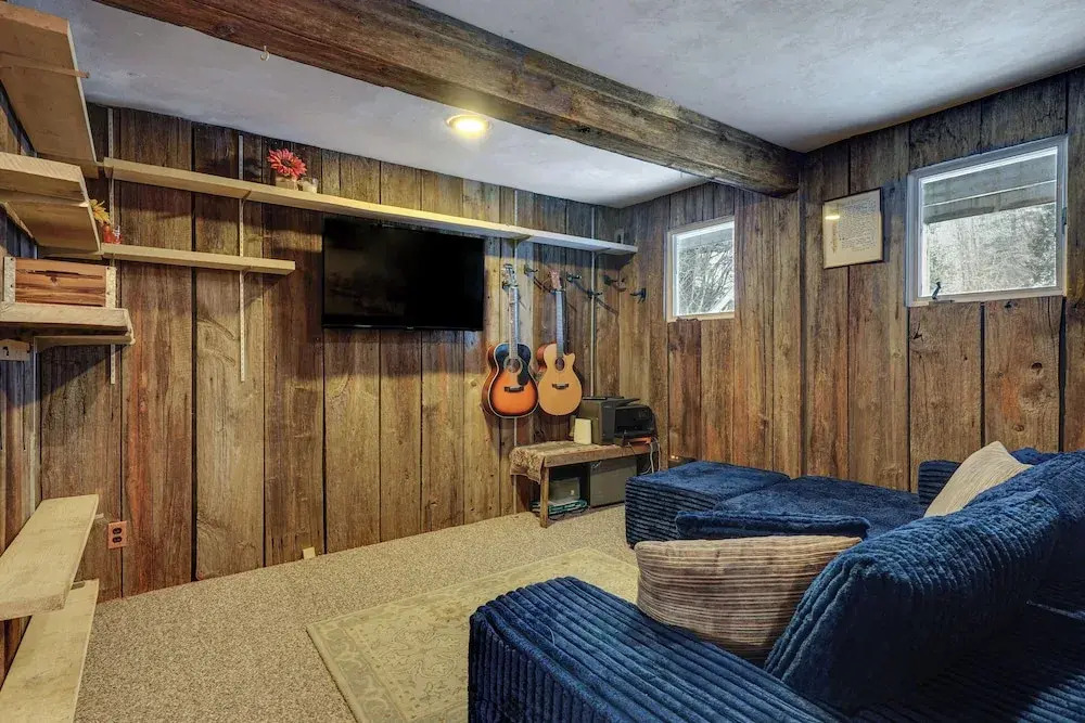 3 Mi to Mount Snow: Spacious West Dover Home