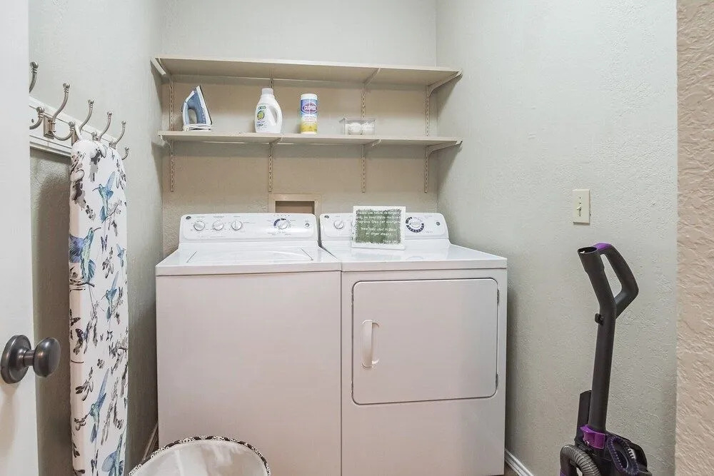 Cozy 3br Kid & Dog Friendly Home In Central Location! 3 Bedroom Home by RedAwning