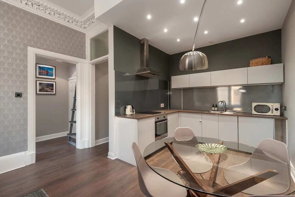 1 Bedroom Apartment In The West End