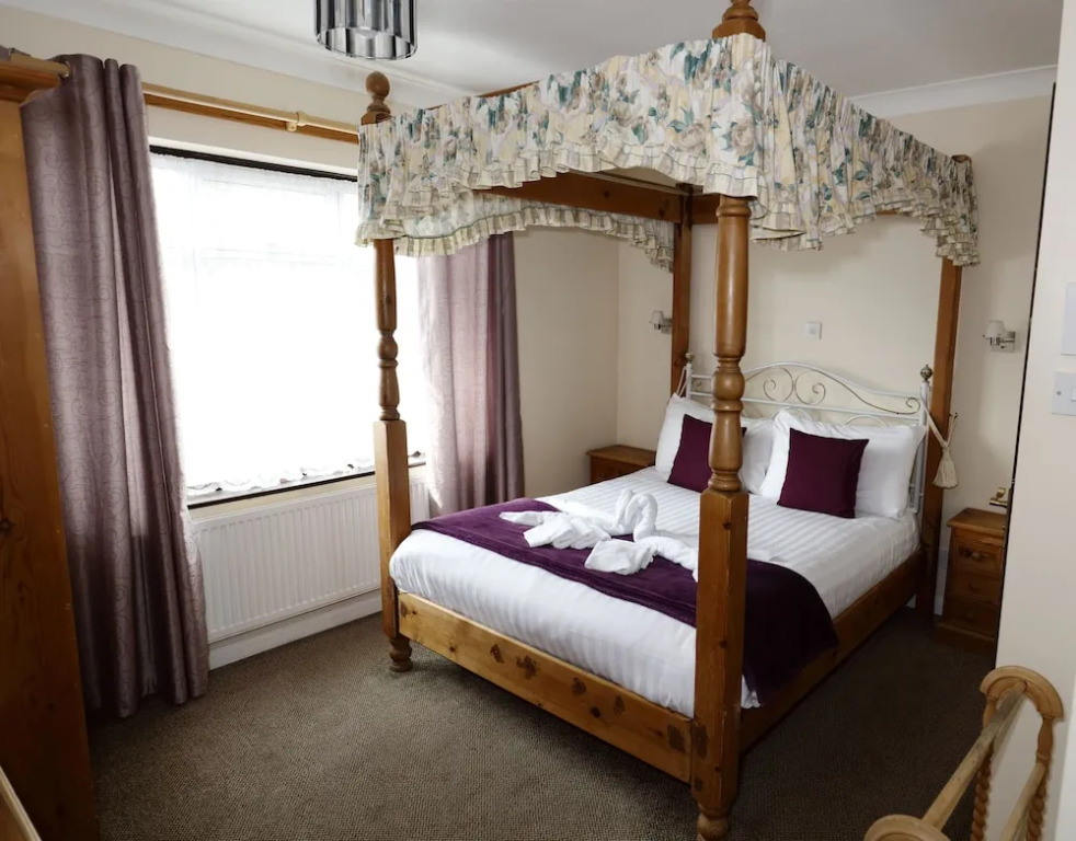 Aylesbray Lodge